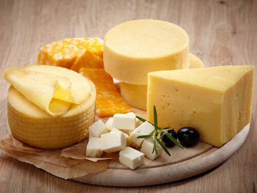 Jak zrobić i przechowywać ser, który pozostanie żółty!