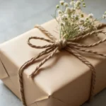 Jak zapakować prezent w papier? Porady i triki krok po kroku