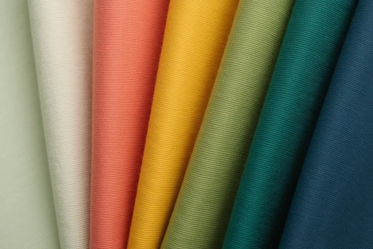 Jaki kolor pasuje do zielonego? Przewodnik po zestawieniach